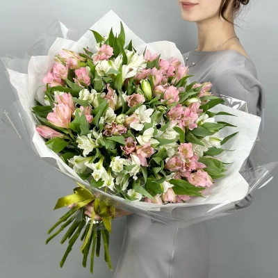 Букет «Гармония» – нежное сочетание белых и розовых альстромерий Алатырь Чувашская Республика Букет «Гармония» – нежное сочетание белых и розовых альстромерий Алатырь Чувашская Республика