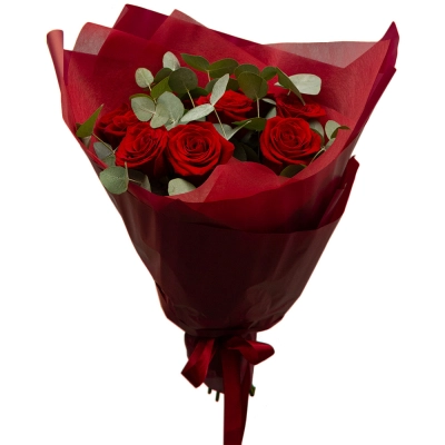 Букет из 9 красных роз с эвкалиптом – классика любви и нежности Алатырь Чувашская Республика Букет из 9 красных роз с эвкалиптом – классика любви и нежности Алатырь Чувашская Республика