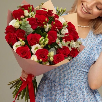 Роскошный букет для любимой женщины – 21 эквадорская роза и эустома Алатырь Чувашская Республика Роскошный букет для любимой женщины – 21 эквадорская роза и эустома Алатырь Чувашская Республика