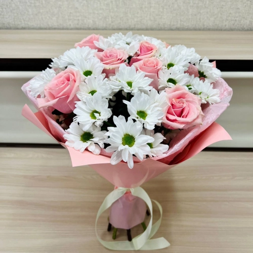 Букет «Ягодное Рафаэлло» – нежность розовых роз и белых хризантем Алатырь Чувашская Республика Букет «Ягодное Рафаэлло» – нежность розовых роз и белых хризантем Алатырь Чувашская Республика