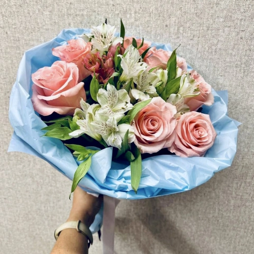 Букет «Фреш» – нежность розовых роз и белых альстромерий Алатырь Чувашская Республика Букет «Фреш» – нежность розовых роз и белых альстромерий Алатырь Чувашская Республика