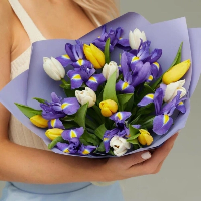 Букет из ирисов и тюльпанов «Весна» Алатырь Чувашская Республика Букет из ирисов и тюльпанов «Весна» Алатырь Чувашская Республика