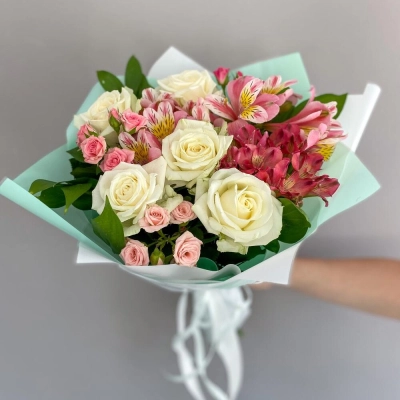 Букет «Николь» – изысканное сочетание роз, кустовых роз и альстромерий Алатырь Чувашская Республика Букет «Николь» – изысканное сочетание роз, кустовых роз и альстромерий Алатырь Чувашская Республика