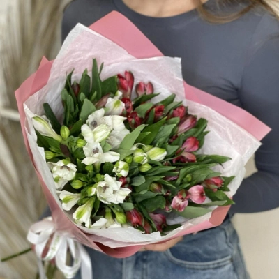 Букет «Люблю»– страсть и чистота в красно-белых альстромериях Алатырь Чувашская Республика Букет «Люблю»– страсть и чистота в красно-белых альстромериях Алатырь Чувашская Республика