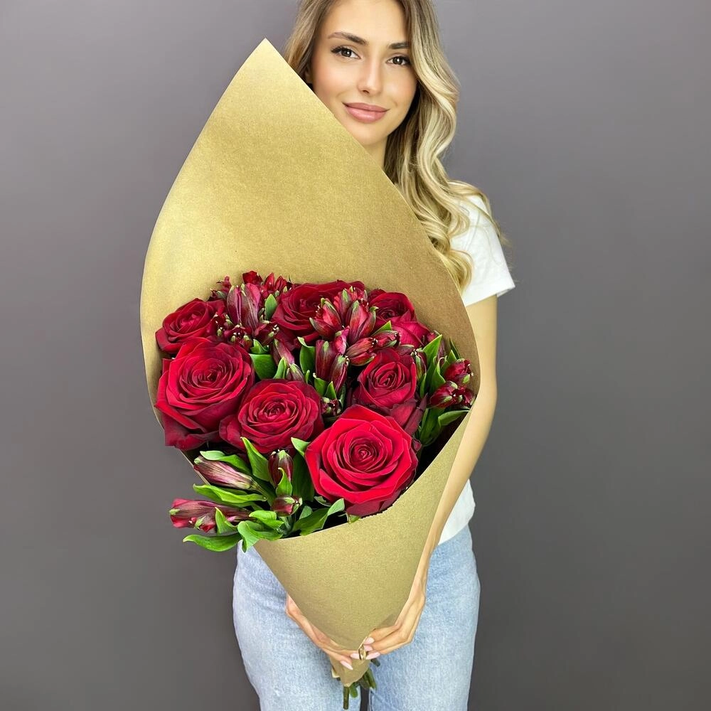 Букет «Страсть» – гармония красных роз и нежных альстромерий Алатырь Чувашская Республика Букет «Страсть» – гармония красных роз и нежных альстромерий Алатырь Чувашская Республика