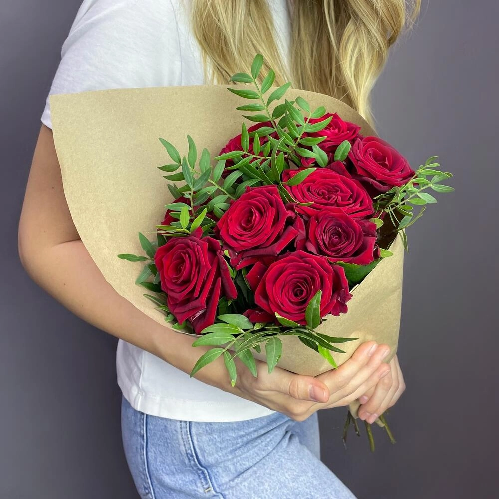 Букет из 9 красных роз с фисташкой – гармония страсти и свежести Алатырь Чувашская Республика Букет из 9 красных роз с фисташкой – гармония страсти и свежести Алатырь Чувашская Республика