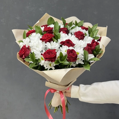 Букет «Романтика» — гармония красных роз и белоснежных хризантем Алатырь Чувашская Республика Букет «Романтика» — гармония красных роз и белоснежных хризантем Алатырь Чувашская Республика