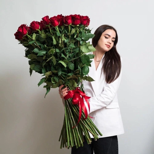Роскошный букет из 51 красной розы – воплощение безграничной любви Алатырь Чувашская Республика Роскошный букет из 51 красной розы – воплощение безграничной любви Алатырь Чувашская Республика
